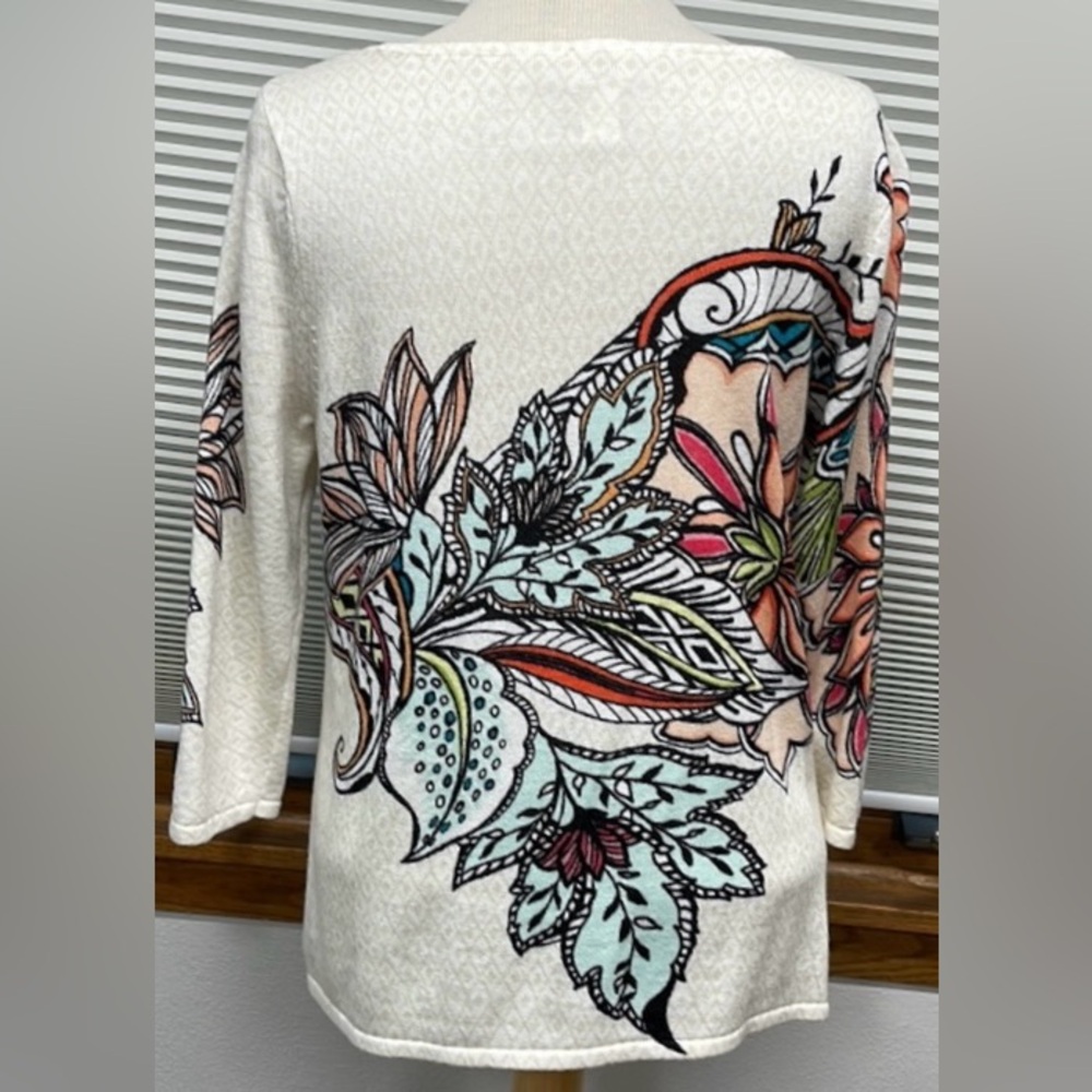 🌺 Chico's Cream Colorful Floral 3/4 Sleeves Pullover Lightweight Sweater Size: M - Picture 8 of 12